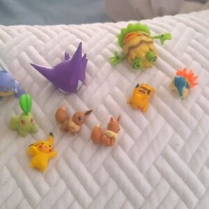 Pokemon figures figurines